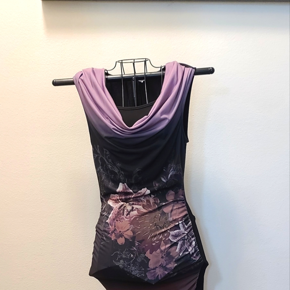 Semi-monochromatic purple sleeveless dress